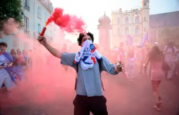 Miles de aficionados del PSG salieron a las calles de París y otras ciudades francesas para celebrar la conquista de la Liga de Campeones. FOTO: GETTY