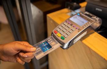 Las cifras más recientes de la Superfinanciera, con corte a noviembre de 2022, indican que en Colombia había 16,09 millones de tarjetas de crédito vigentes, y el rey de ese mercado es Bancolombia con 2,61 millones de plásticos. FOTO Archivo