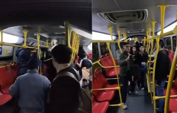 Pasajeros de TransMilenio presenciaron el momento en que una mujer fue atacada con un machete dentro de un articulado en Bogotá. FOTO: CAPTURA DE VIDEO.