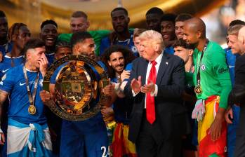 Hasta Infantino pareció desesperado por sacar a Trump de un momento que solo le correspondía a los jugadores del Chelsea. FOTO: GETTY