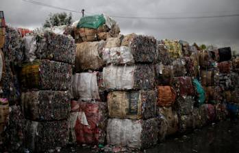 El plástico es cualquier material que mediante compresión, puede cambiar de forma y conservar esta de modo permanente. FOTO Colprensa