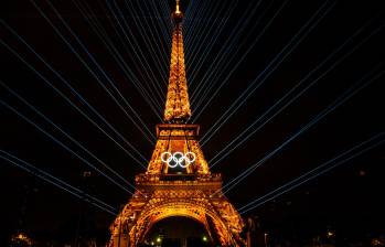 Durante los ensayos de la ceremonia de inauguración se realizaron espectáculos de luces en la Torre Eiffel. París organiza por tercera vez los Juegos Olímpicos, la segunda hace 100 años exactamente.FOTO GETTY 