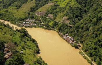 Río Cauca a la altura de Puerto Valdivia, Antioquia. Foto: Andrés Camilo Suárez Echeverry