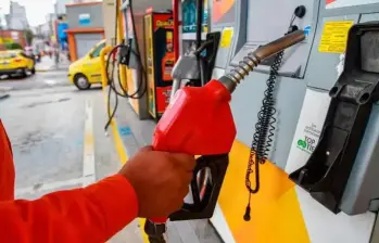Mientras la gasolina aporta recursos al FEPC, el diésel recibe subsidios superiores a $5.000 por galón, una brecha que podría llevar los subsidios del Fondo a $9,4 billones en 2026. Foto: Colprensa