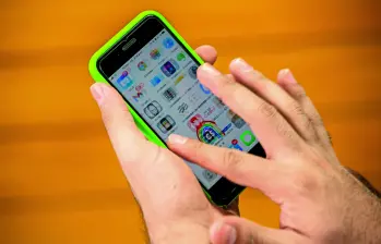 A través de llamadas, correos electrónicos y mensajes de texto, suplantadores pueden extraer información bancaria de sus víctimas. FOTO: El Colombiano