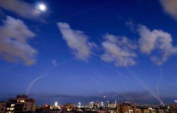 Antes del mediodía, en Colombia, el precio del crudo Brent se cotizaba a US$108,29 el barril, impulsado por el conflicto en Oriente Medio. FOTO AFP