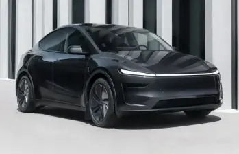 Tesla, que llegó al país a finales de 2025, marcó un punto de quiebre en el mercado con su modelo Model Y, al convertirse, por primera vez, en el vehículo eléctrico más vendido del país en un mes. FOTO: Cortesía