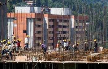 Los sectores que tuvieron decrecimientos más pronunciados fueron la industria, la construcción, el financiero y el comercio. Foto: Julio César Herrera 