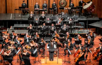 Este año Ana María Patiño Osorio fue nombrada como directora titular de la Orquesta Filarmónica de Medellín, convirtiéndose en la primera mujer en liderar una orquesta profesional en Colombia. Foto cortesía. 