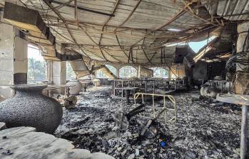 Un incendio que arrasó una discoteca india en la popular región turística de Goa mató a 25 personas, según informó el ministro jefe del Estado este 7 de diciembre. FOTO: AFP