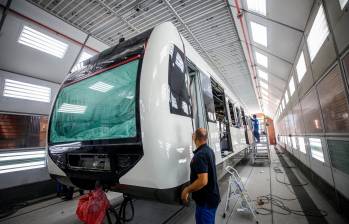 Un recorrido por la fábrica en la que nacen los trenes del Metro de Medellín 