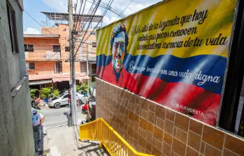 Por todo el barrio Pablo Escobar hay murales y fotografías alusivas al jefe del Cartel de Medellín. FOTOS jaime pérez