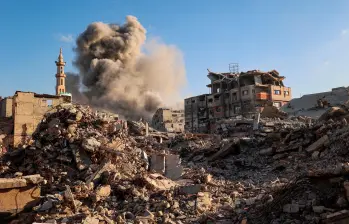 A pesar del acuerdo de alto el fuego que rige desde el 10 de octubre, 45 palestinos murieron el domingo en ataques israelíes, según la Defensa Civil de Gaza. FOTO: AFP