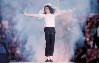 Michael Jackson durante su presentación en el Super Bowl de 1993. FOTO Archivo