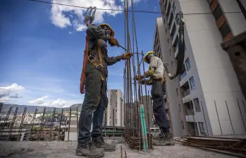 La industria siderúrgica avanza en un ambicioso plan, superior a $1,2 billones, pero un entorno adverso como el actual amenaza el retorno de esas inversiones. FOTO EL COLOMBIANO