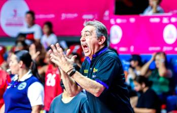 El profe Rizola vive con intensidad cada partido de la Selección Colombia. Aquí, en el Panamericano de México. FOTO Cortesía 