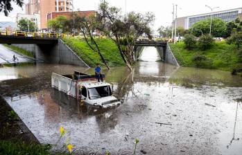 En esta nueva temporada de lluvias, ojo con los deprimidos viales que más se inundan en Medellín