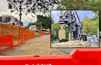 Adelante, una de las máquinas usadas para la cimentación de la estructura. Atrás, el cierre vial en el barrio Caribe. FOTO: Cortesía