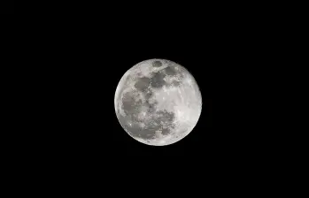 La superluna de octubre brillará hasta un 30 % más que una luna llena normal, ofreciendo un espectáculo visible desde la noche del 5 hasta el amanecer del 7. FOTO: Pixabay