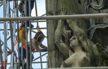 El descubrimiento de las abejas africanizadas obligó a multiplicar los andamios alrededor y a trabajar por donde estas dejaran. FOTO Camilo Suárez