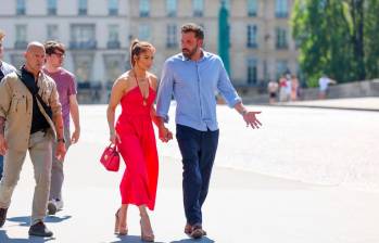 La pareja visita lugares turísticos en París en medio de su luna de miel. FOTO Getty