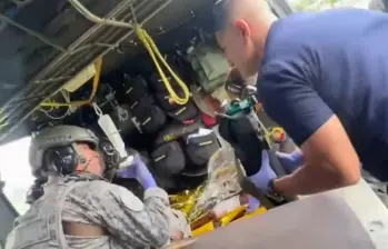 Dos soldados y un suboficial, fueron los militares heridos tras caer en un campo minado en Anorí, Antioquia. FOTO: CAPTURA VIDEO REDES SOCIALES BRIGADA 14