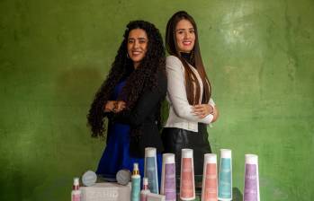Viviana Pérez (a la izquierda) espera completar 5.000 distribuidores el próximo año que exhiban y comercialicen su champú. FOTO eDWIN bUSTAMANTE