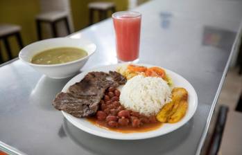 Sube el precio de la comida por el paro camionero. Foto: Camilo Suárez