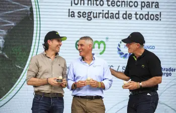 El alcalde de Medellín, Federico Gutiérrez; el gobernador de Antioquia, Andrés Rendón; y el gerente de EPM, John Maya. Foto: Andrés Camilo Suárez Echeverry.