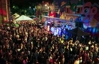El evento, realizado en el barrio Perpetuo Socorro, en el centro de Medellín, estuvo acompañado por diferentes personalidades del talento local. FOTO: Cortesía