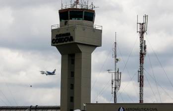 Controladores denuncian equipos obsoletos y deterioro de la seguridad aérea en el José María Córdova