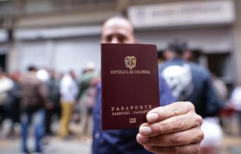 Este jueves habrá una reunión para decidir si Thomas Greg seguirá apoyando la expidición de pasaportes, al menos hasta el 2025. Foto: Colprensa