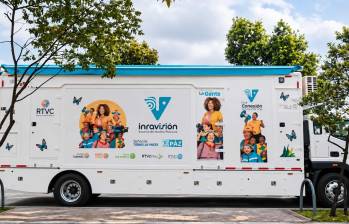 La unidad móvil no cuenta con planta eléctrica y fue equipada con cámaras y una consola que no satisfacen las necesidades del servicio. Foto: cortesía RTVC