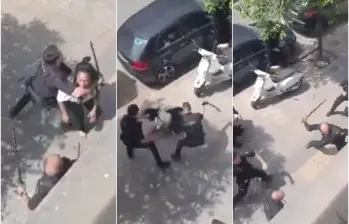 Secuencia de como los policías reducieron y golpearon a la joven colombiana y su familia en las calles de Valencia. FOTO: Captura de video