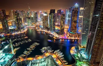 Ultrarricos en la ciudad de Dubái huyen de la guerra que involucra a Medio Oriente. FOTO: Depositphotos