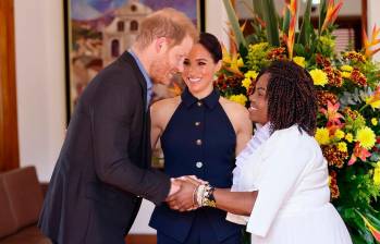 Así fue el recibimiento de Francia Márquez al príncipe Harry y Meghan Markle en la sede de la Vicepresidencia en Bogotá. FOTO: Vicepresidencía