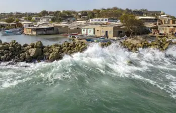 Los científicos de la NASA prevén que los niveles del mar sigan en aumento a medida que la humanidad continúe con la emisión de gases de efecto invernadero, afectando mayormente a las poblaciones de islas y cercanas a las costas. FOTO: AFP