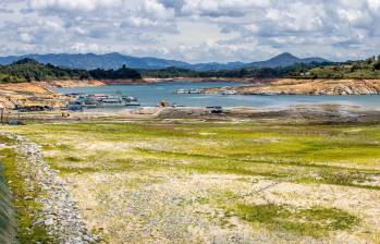 El fenómeno de El Niño podría reducir los niveles de los embalses, aumentar los costos de generación eléctrica y presionar la inflación y la actividad económica en Colombia durante 2026 y 2027. FOTO Juan Antonio Sánchez