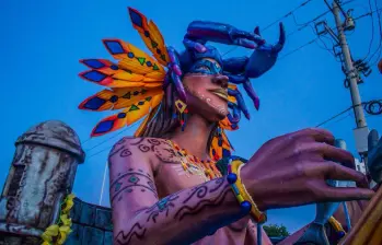Carroza niño rodeado de cinco cangrejos, Fiestas de Independencia de Cartagena de Indias del 2025. Foto: Cristina Rodriguez.