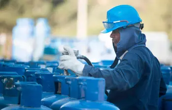 Gasnova aseguró que la deuda acumulada del Gobierno con el sector alcanzó los $93.184 millones entre subsidios, compensaciones de transporte y programas de sustitución de leña. FOTO COLPRENSA
