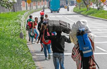La imagen de ciudadanos venezolanos en condición irregular caminando por las calles de la ciudad es común; se estima que hay unos 90.000. Se busca regularizar su estadía. FOTO Jaime pÉREZ