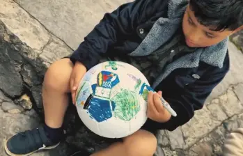 Una nueva campaña en el marco del mundial busca recaudar fondos para ayudar a las infancias. FOTO: SAVE THE CHILDREN.