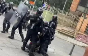 La Fiscalía General de la Nación solicitó hasta 30 años de cárcel para esta persona tras ser capturado en flagrancia con varios explosivos. FOTO: POLICÍA METROPOLITANA DE BOGOTÁ