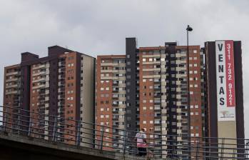 Estudio académico reveló que un colombiano debe trabajar 33 años para comprar vivienda. Foto Julio César Herrera 