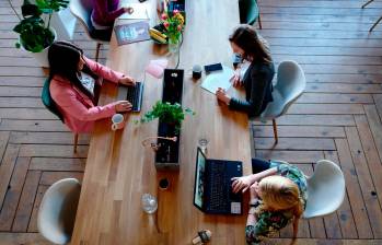 Las empresas grandes y medianas en Antioquia tienen una rotación laboral inferior al promedio del país. Además, la proporción de mujeres que renuncian es menor en comparación con los hombres. FOTO cortesía Buk