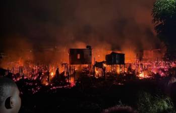 Incendio de gran magnitud dejó al menos 30 viviendas destruidas en Quibdó, Chocó. FOTO: Cortesíaa