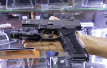 Imagen de referencia de un arma de fuego amparada. Foto: EL COLOMBIANO