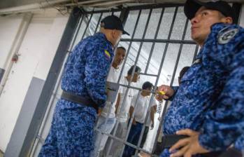 Casi 100 funcionarios del Inpec han sido detenidos por actos de corrupción dentro de las cárceles. Foto: Colprensa