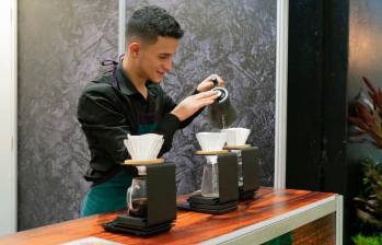 El café hace parte de las rutinas cotidianas de millones de colombianos, aunque sus preparaciones y formas de consumo varían según la región. FOTO: Colprensa. 