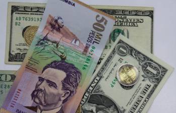 El precio máximo del dólar esta mañana en la bolsa ha sido de $3.955.. FOTO Manuel Saldarriaga